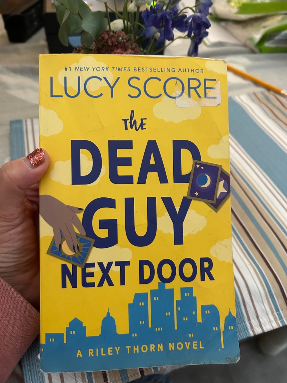 Lucy Score - The Dead Guy Next Door